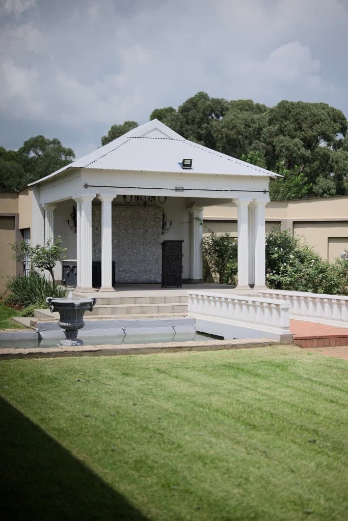 Medley House garden chapel and pavilion